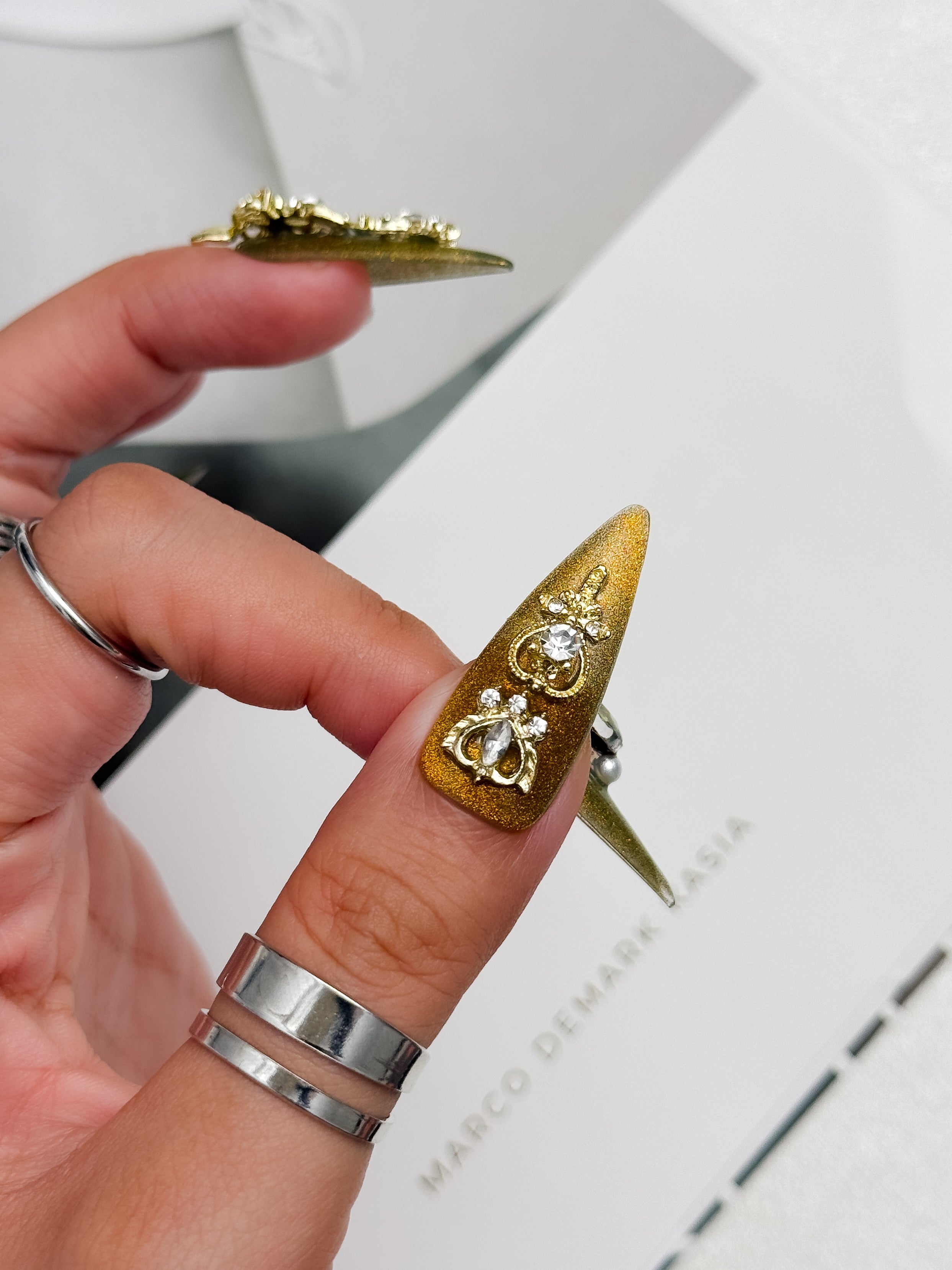 Opulent Sparkle press on nail