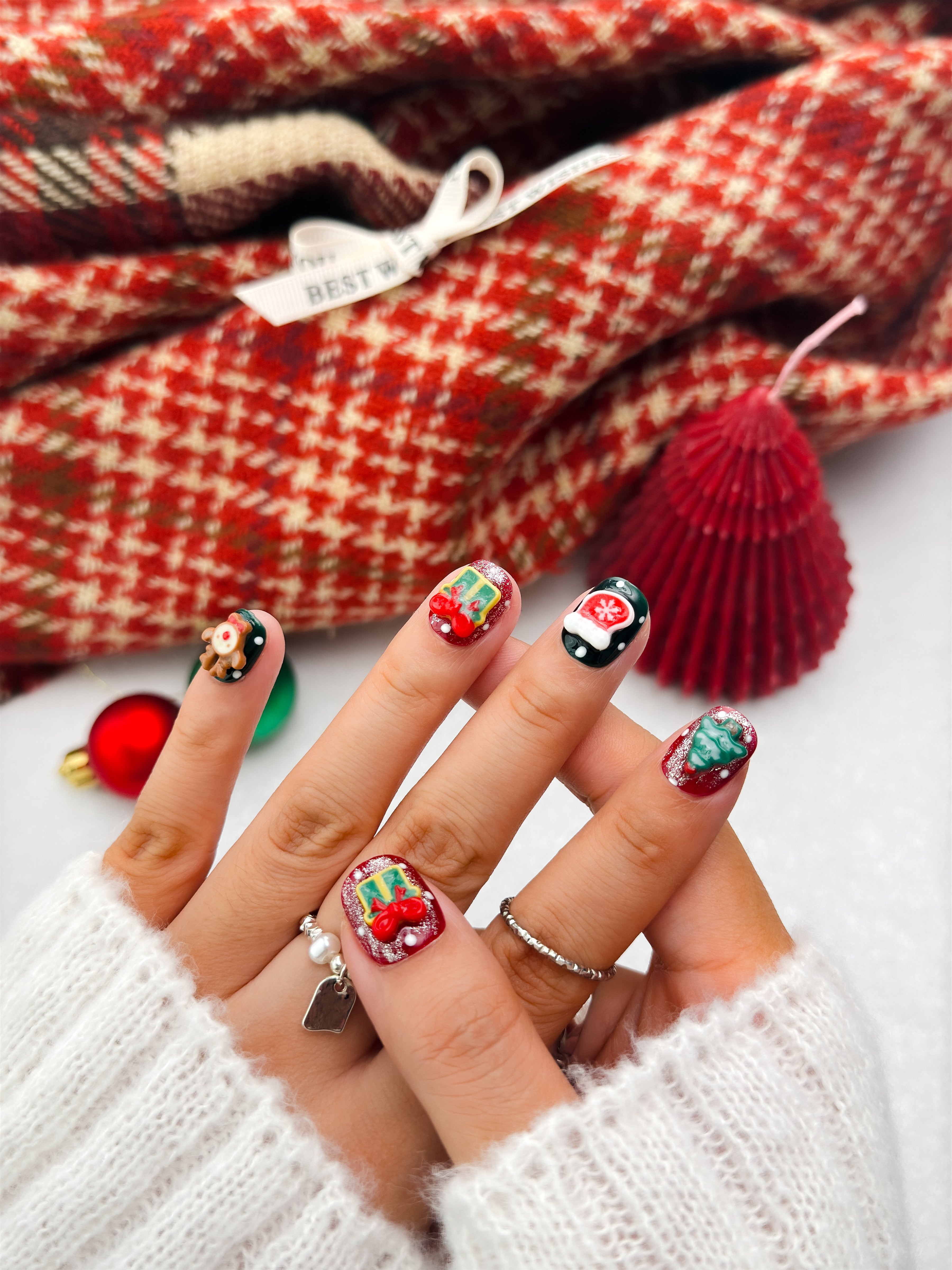 Jolly Holiday press on nail