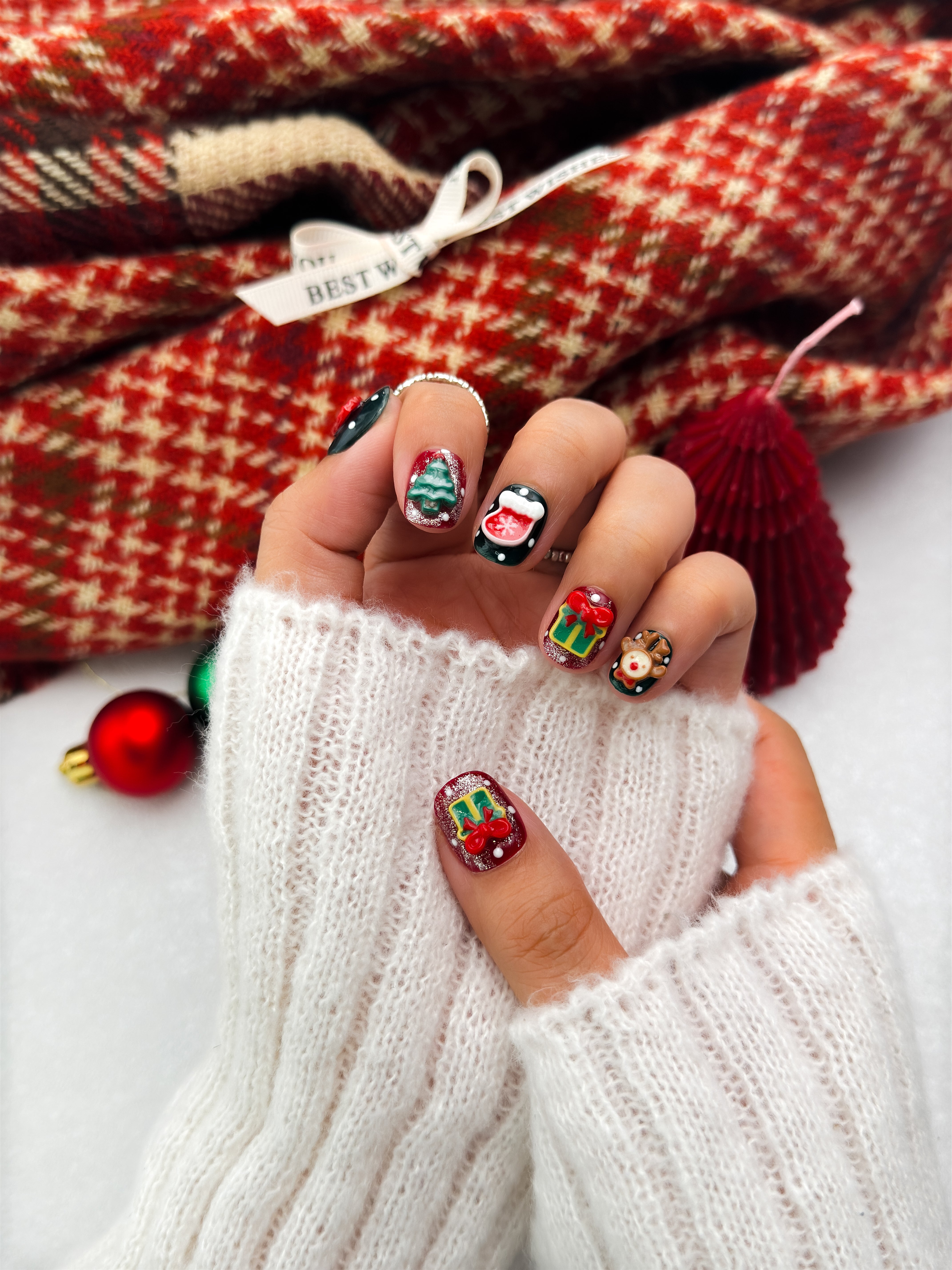 Jolly Holiday press on nail