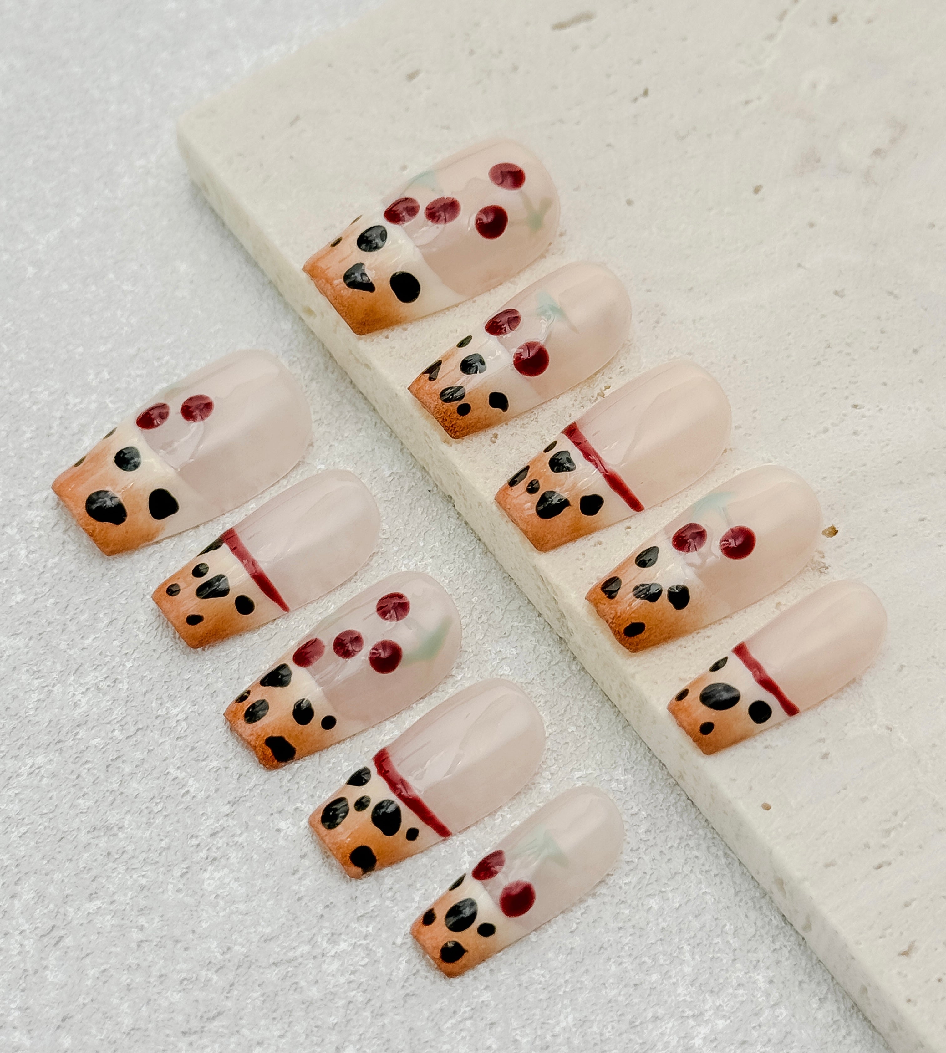 Spotted Chic press on nail
