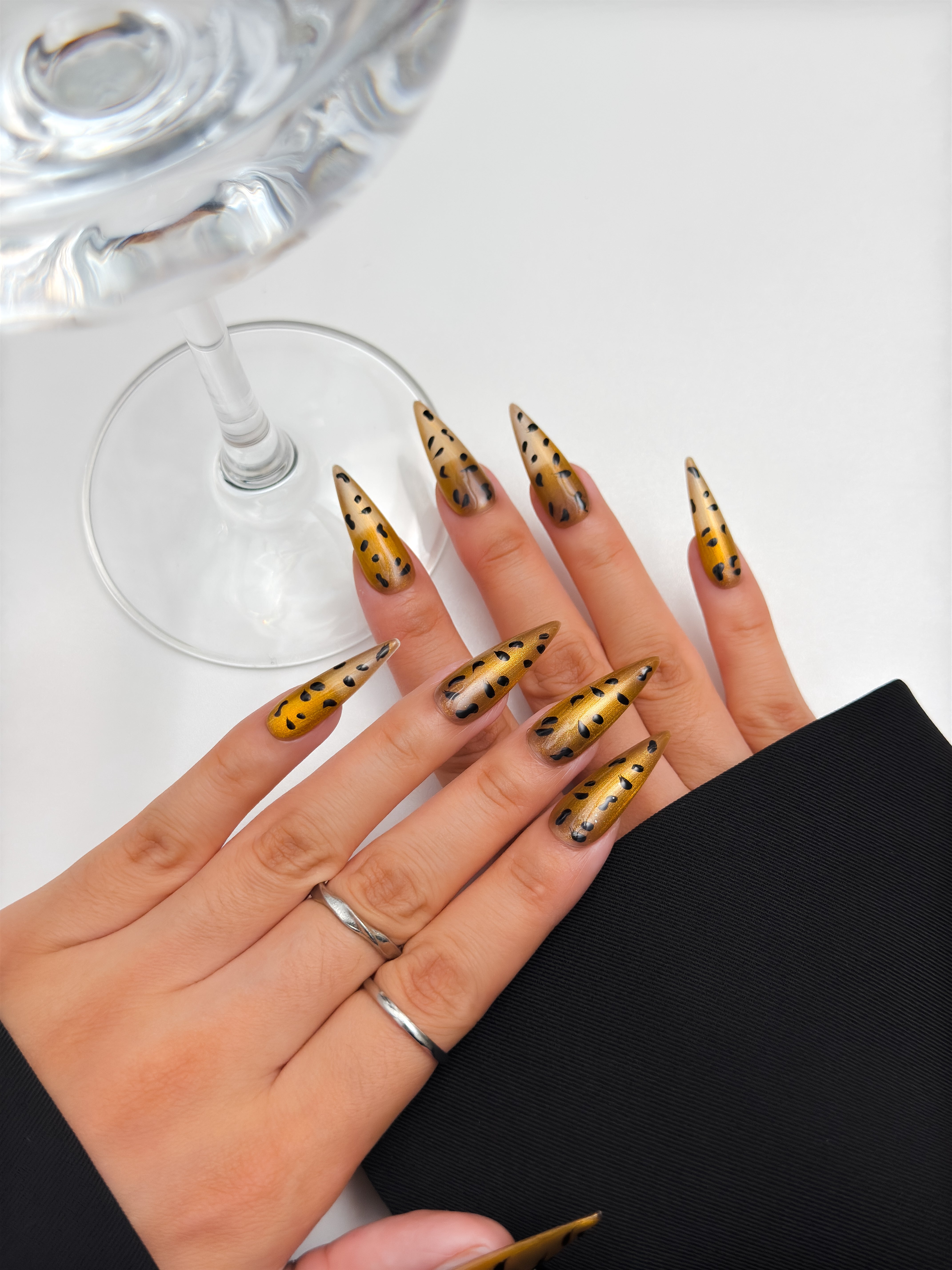 Golden Wild press on nail