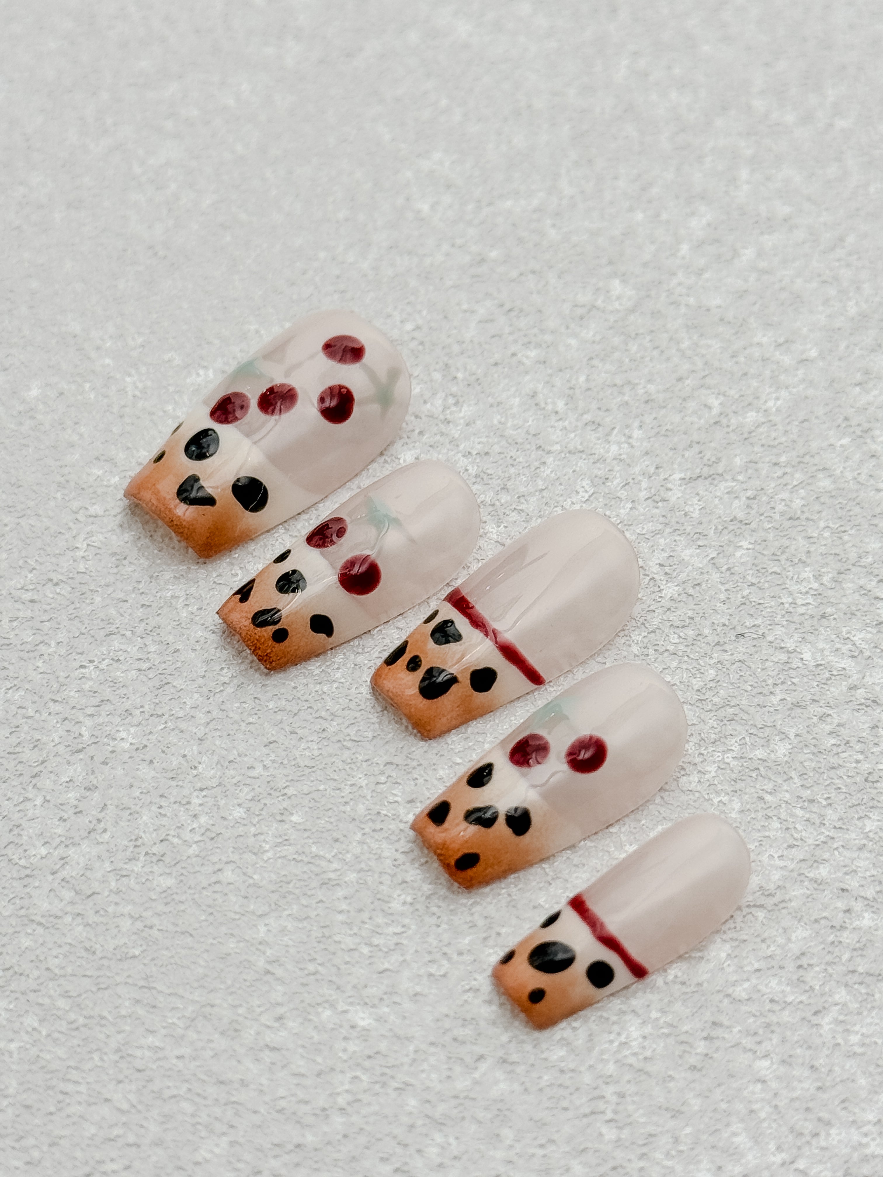 Spotted Chic press on nail