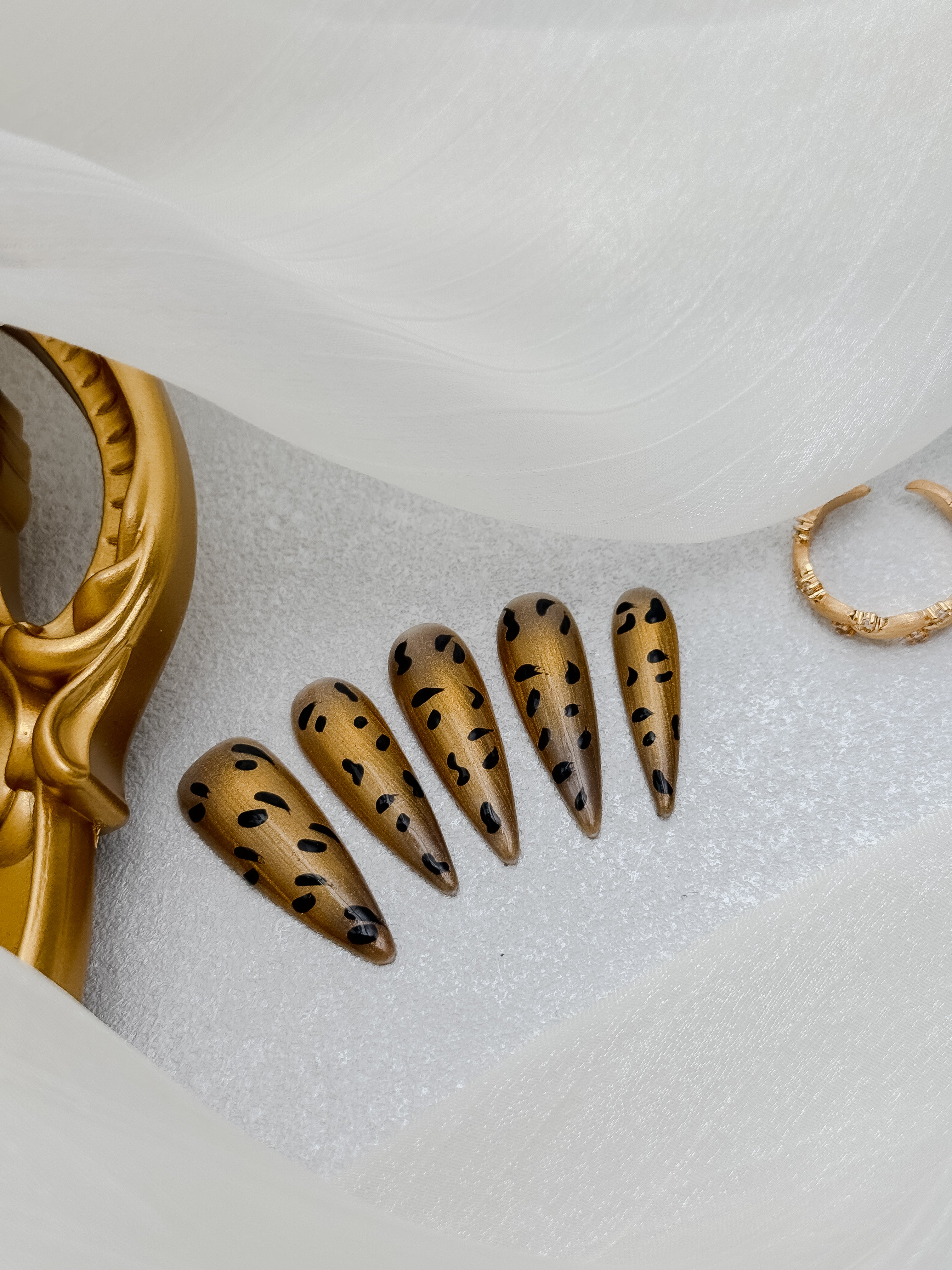 Golden Wild press on nail