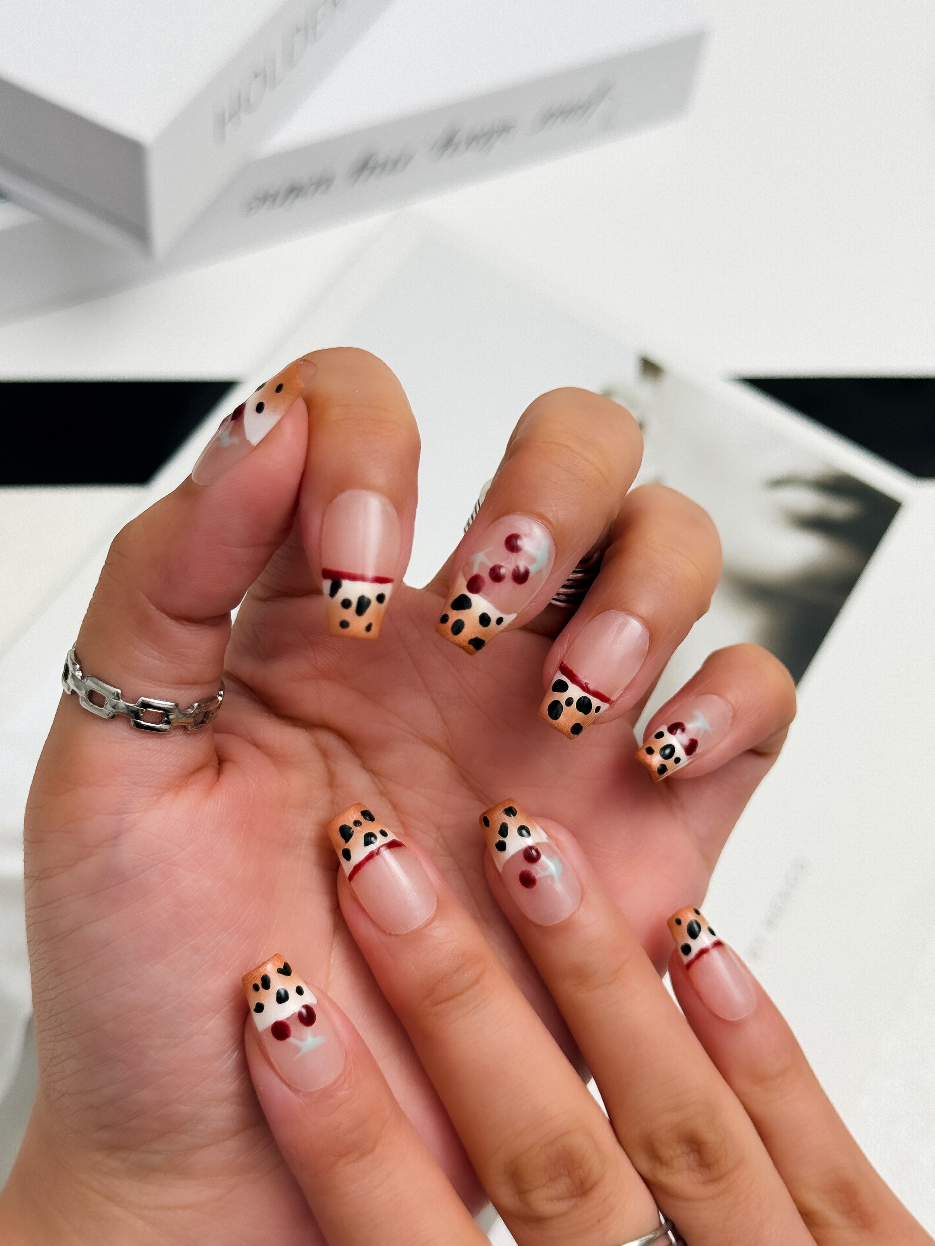 Spotted Chic press on nail